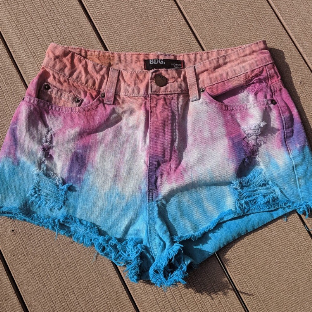 Colorful BDG shorts 🌈